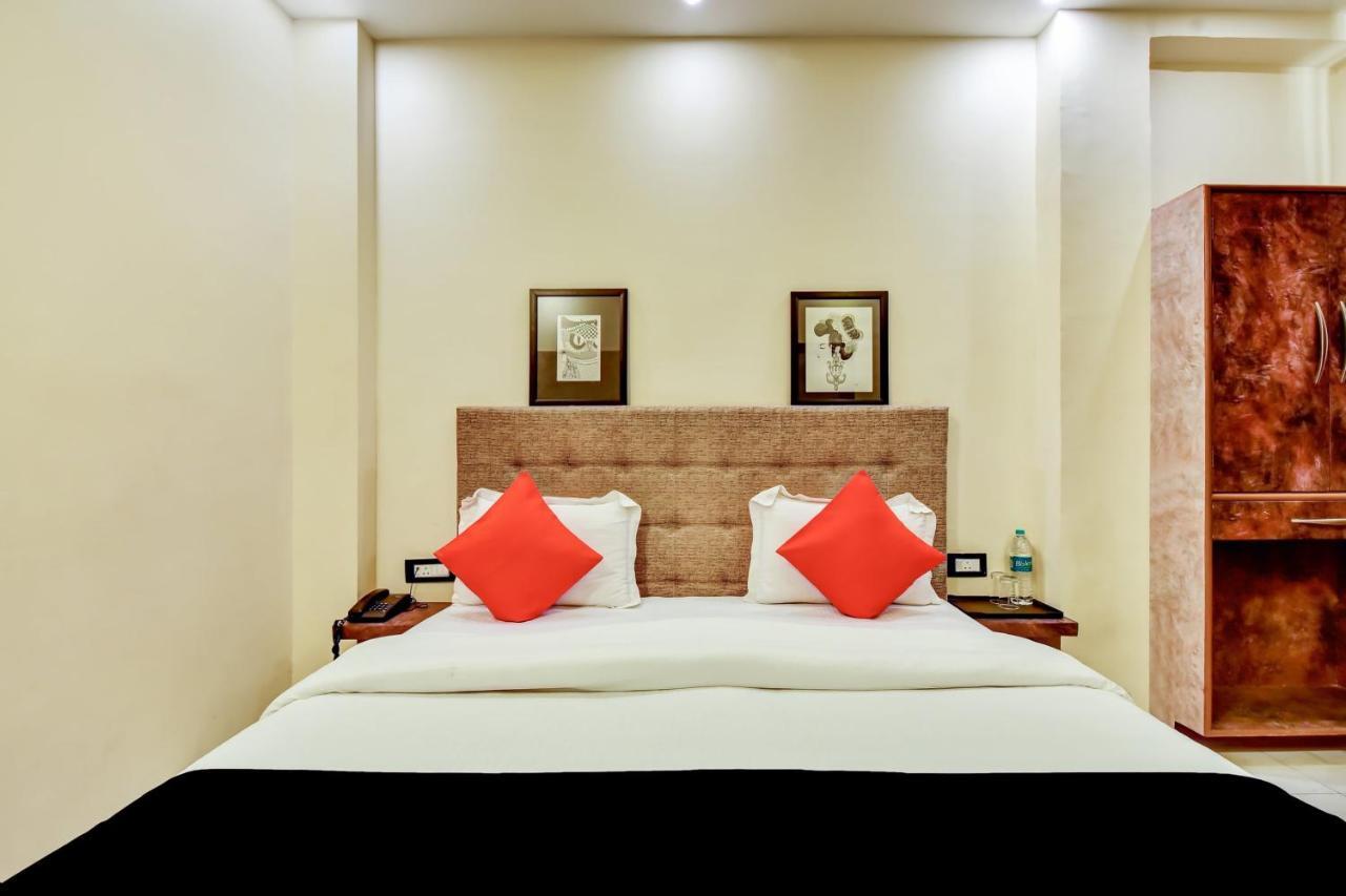 Capital O 73835 Hotel Frontier Royal & Banquet Tirath Exterior foto