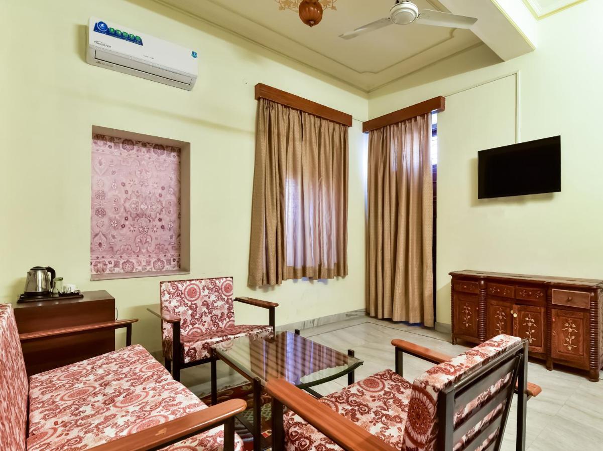 Capital O 73835 Hotel Frontier Royal & Banquet Tirath Exterior foto
